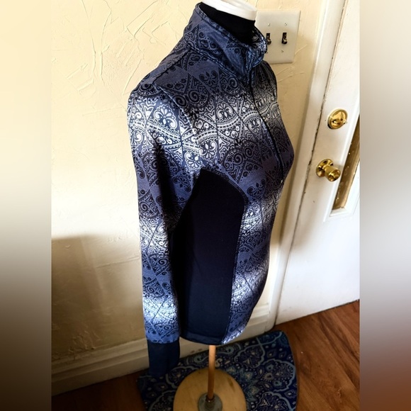 Marika Navy and Black Geometric Pullover - Picture 4 of 6